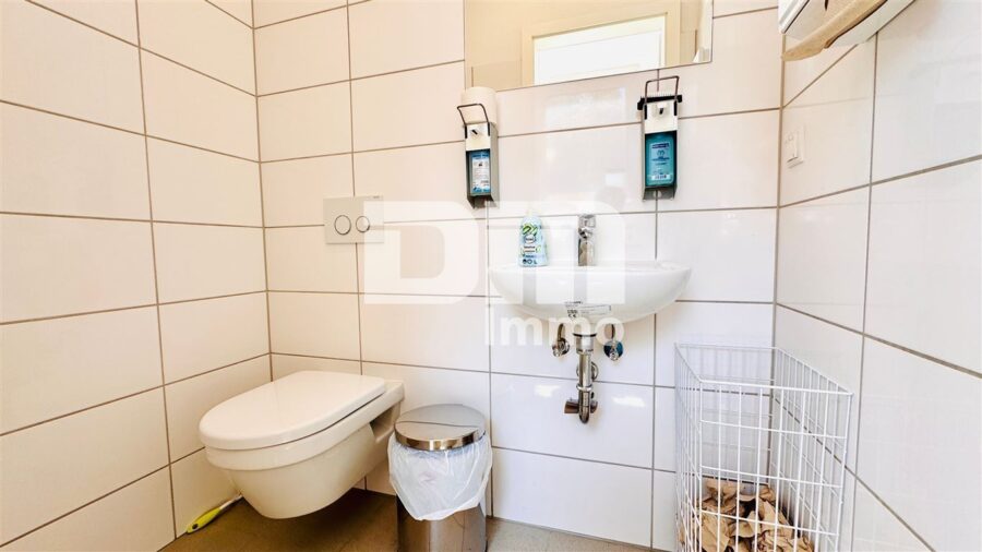 Neuw. Wohn / Gewerbeimmobilie mit vielen Nutzungsmöglichkeiten - Aktuell Gastro und Ferienwohnungen - EG Gäste WC
